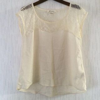 フォーエバートゥエンティーワン(FOREVER 21)のForever21 レースカットソー S(Tシャツ(半袖/袖なし))