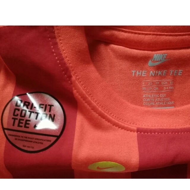 NIKE(ナイキ)の新品未使用　Nike Tシャツ　100cm キッズ/ベビー/マタニティのキッズ服女の子用(90cm~)(Tシャツ/カットソー)の商品写真