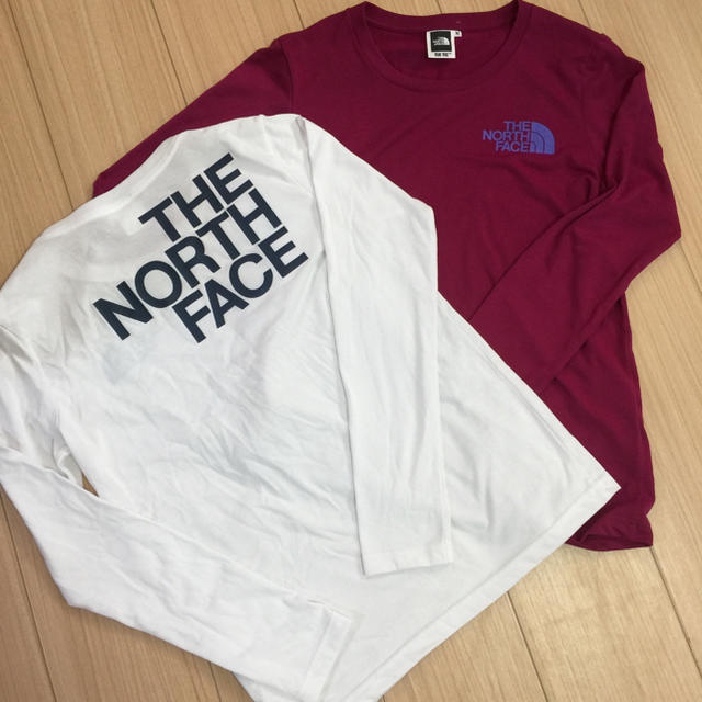 THE NORTH FACE(ザノースフェイス)のねこねこさん専用 ノースフェイス 赤ロンT レディースのトップス(Tシャツ(長袖/七分))の商品写真