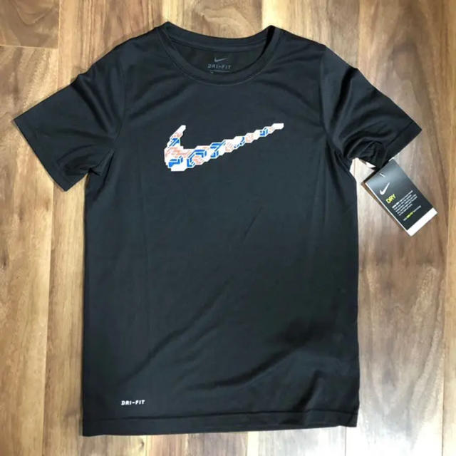 NIKE(ナイキ)の新品 ナイキ NIKE Tシャツ ハーフパンツ パンツ セットアップ 150 キッズ/ベビー/マタニティのキッズ服男の子用(90cm~)(Tシャツ/カットソー)の商品写真