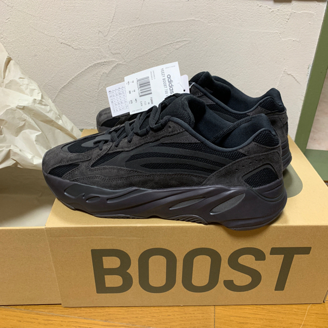 YEEZY BOOST 700 V2 vanta