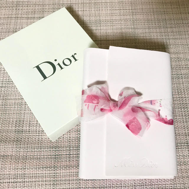 Christian Dior(クリスチャンディオール)の【新品未使用】Miss Dior ノベルティー ノート 2019 インテリア/住まい/日用品の文房具(ノート/メモ帳/ふせん)の商品写真