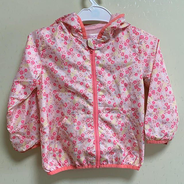 しまむら(シマムラ)のウィンドブレイカー ピンク 花柄 サイズ100 キッズ/ベビー/マタニティのキッズ服女の子用(90cm~)(ジャケット/上着)の商品写真