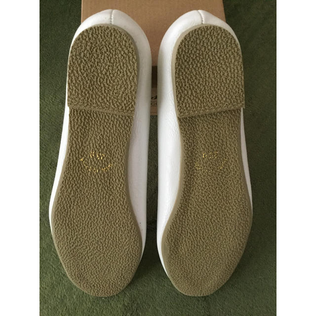 新品 バレエシューズ  ホワイト 23.0cm レディースの靴/シューズ(バレエシューズ)の商品写真