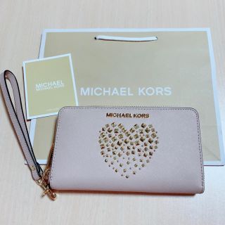 マイケルコース(Michael Kors)の【新品】最新作★ マイケルコース 長財布 スタッズ  ハート ピンクベージュ(財布)