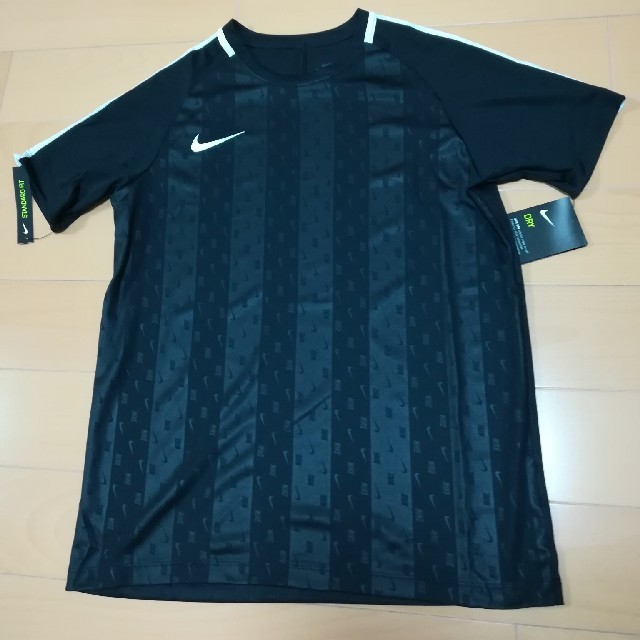 NIKE(ナイキ)のNIKE ナイキ Tシャツ　ジュニア　サッカー　半袖　150 新品タグ付き スポーツ/アウトドアのサッカー/フットサル(ウェア)の商品写真