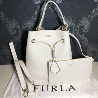 フルラ(Furla)の超美品 FURURA ショルダーバッグ ミニポーチ付き 人気のホワイト(ショルダーバッグ)