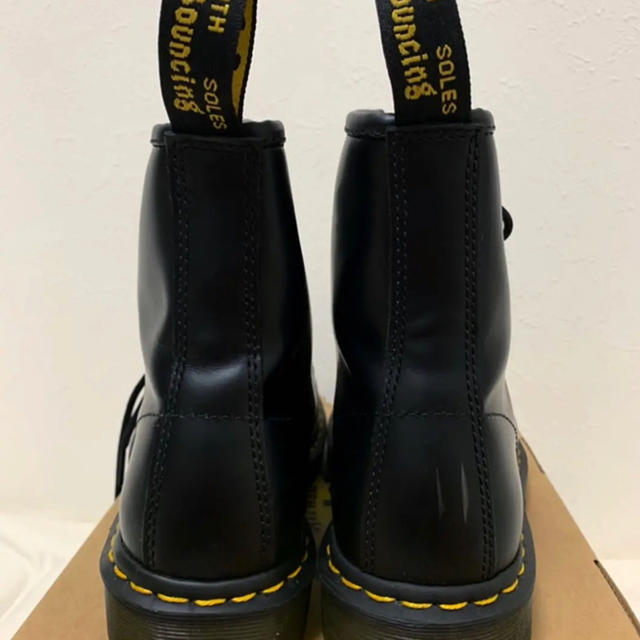 Dr.Martens(ドクターマーチン)の【美品】Dr. Martens ドクターマーチン 8ホール 値下げOK レディースの靴/シューズ(ブーツ)の商品写真