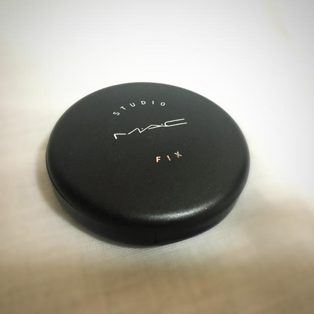 MAC(マック)のMAC STUDIO FIX プレストファンデーション NC35 コスメ/美容のベースメイク/化粧品(ファンデーション)の商品写真