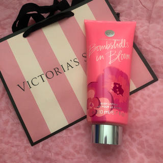 ヴィクトリアズシークレット(Victoria's Secret)の未開封 Bombshell in bloom ボディーローション(ボディローション/ミルク)