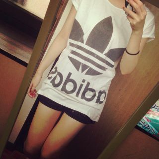 アディダス(adidas)のadidas トップス♡(Tシャツ(半袖/袖なし))