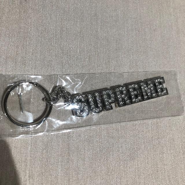 Supreme(シュプリーム)の新品未使用 SUPREME KEY HOLDER SILVER メンズのアクセサリー(その他)の商品写真