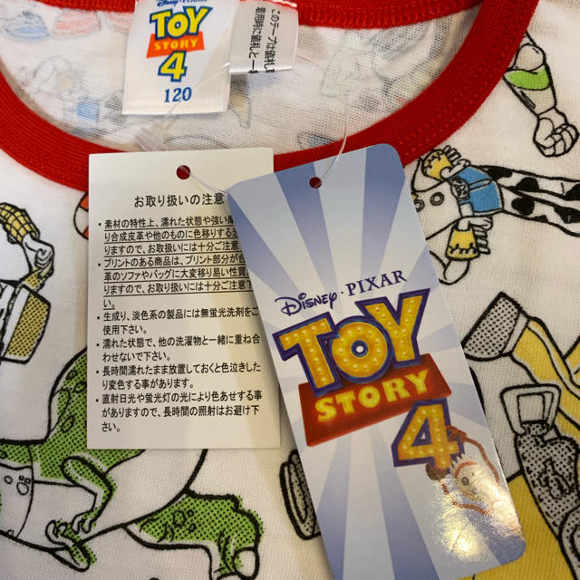 Disney(ディズニー)のトイストーリー4 tシャツ 総柄 キッズ/ベビー/マタニティのキッズ服男の子用(90cm~)(Tシャツ/カットソー)の商品写真