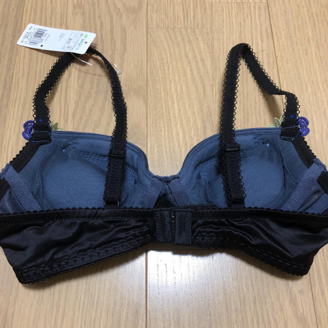 Triumph(トリンプ)のトリンプ me closet 新品未使用 ブラジャー B70 ランジェリー レディースの下着/アンダーウェア(ブラ)の商品写真