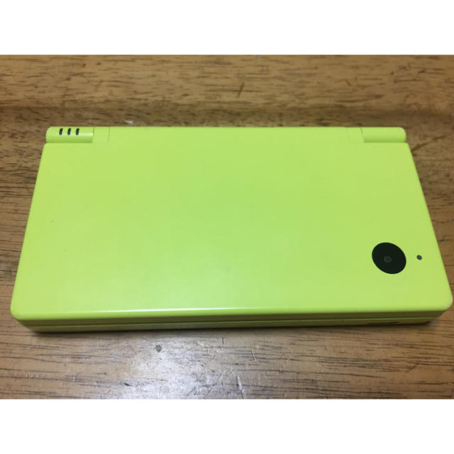 ニンテンドーDS(ニンテンドーDS)のニンテンドーDSi ネオンイエロー エンタメ/ホビーのゲームソフト/ゲーム機本体(携帯用ゲーム機本体)の商品写真