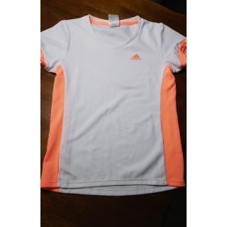 アディダス(adidas)のアディダス速乾性スポーツシャツです(^o^)(Tシャツ(半袖/袖なし))