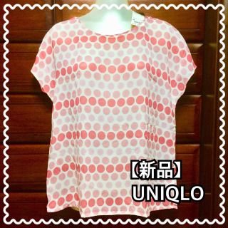 ユニクロ(UNIQLO)の【新品】ユニクロ ドットプリントブラウス(シャツ/ブラウス(半袖/袖なし))