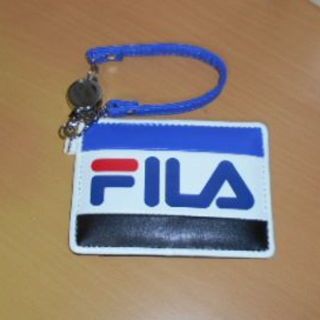 フィラ(FILA)の最終値下げ★新品♡FILAリール付きパスケース(名刺入れ/定期入れ)