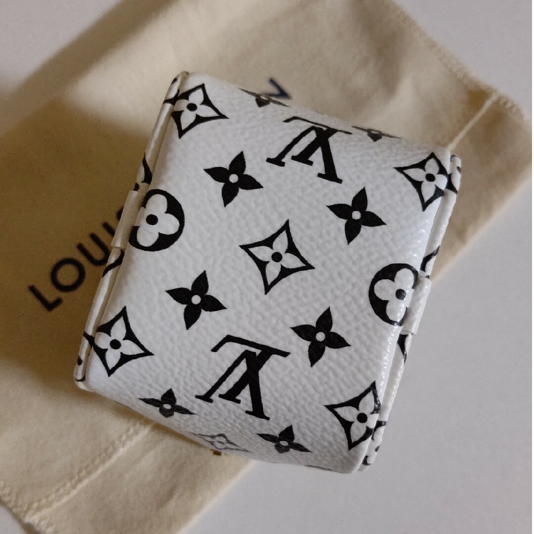 LOUIS VUITTON(ルイヴィトン)のLOUIS VUITTON ミニポーチ レディースのファッション小物(ポーチ)の商品写真