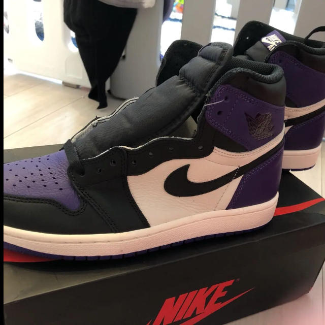 NIKE(ナイキ)のNIKE AIR JORDAN 1 COURT PURPLE メンズの靴/シューズ(スニーカー)の商品写真