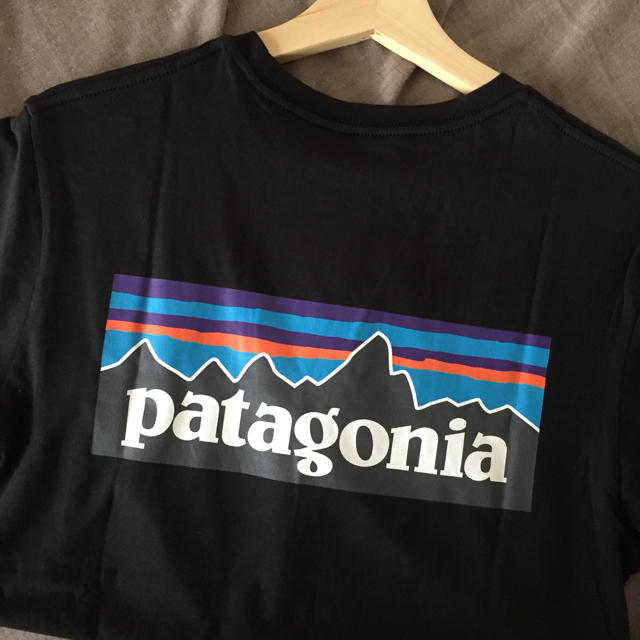 patagonia(パタゴニア)の【新品未使用品】Patagonia XS 黒 Tシャツ レディースのトップス(Tシャツ(半袖/袖なし))の商品写真