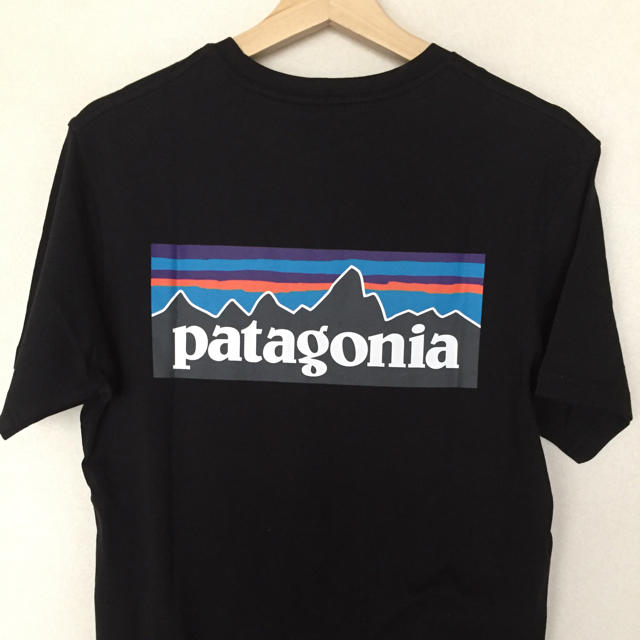 patagonia(パタゴニア)の【新品未使用品】Patagonia XS 黒 Tシャツ レディースのトップス(Tシャツ(半袖/袖なし))の商品写真