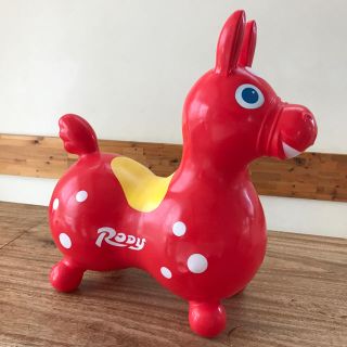 ロディ(Rody)のロディ 赤  乗り物  雨の日は室内で思いっきり遊べます 6月20日まで掲載(ぬいぐるみ/人形)