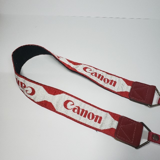 Canon(キヤノン)の《限定品》Canon カメラストラップ 赤白1 スマホ/家電/カメラのカメラ(デジタル一眼)の商品写真
