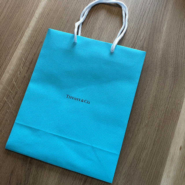 Tiffany & Co.(ティファニー)のティファニー紙袋 レディースのバッグ(ショップ袋)の商品写真