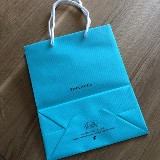 Tiffany & Co.(ティファニー)のティファニー紙袋 レディースのバッグ(ショップ袋)の商品写真