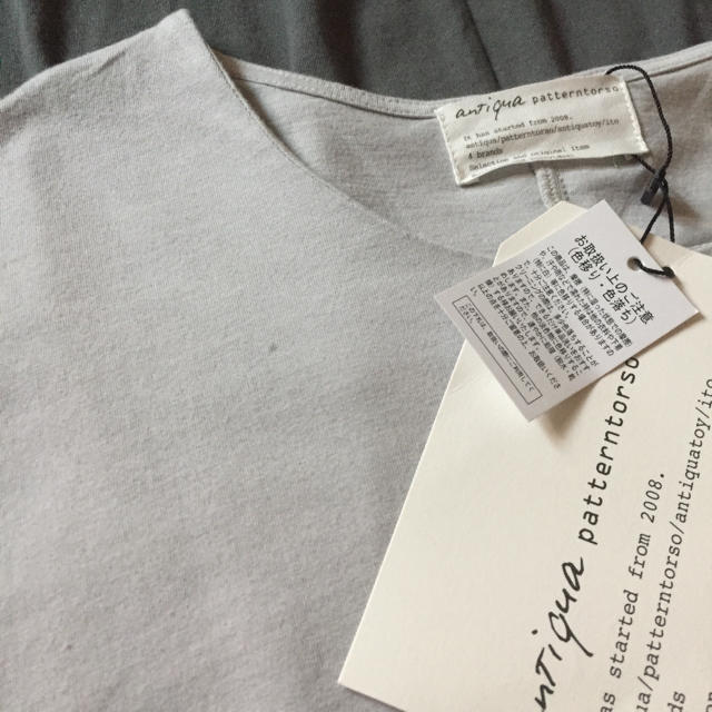 antiqua(アンティカ)のantiqua アンティカ    タグ付きむら染めTシャツ レディースのトップス(Tシャツ(半袖/袖なし))の商品写真