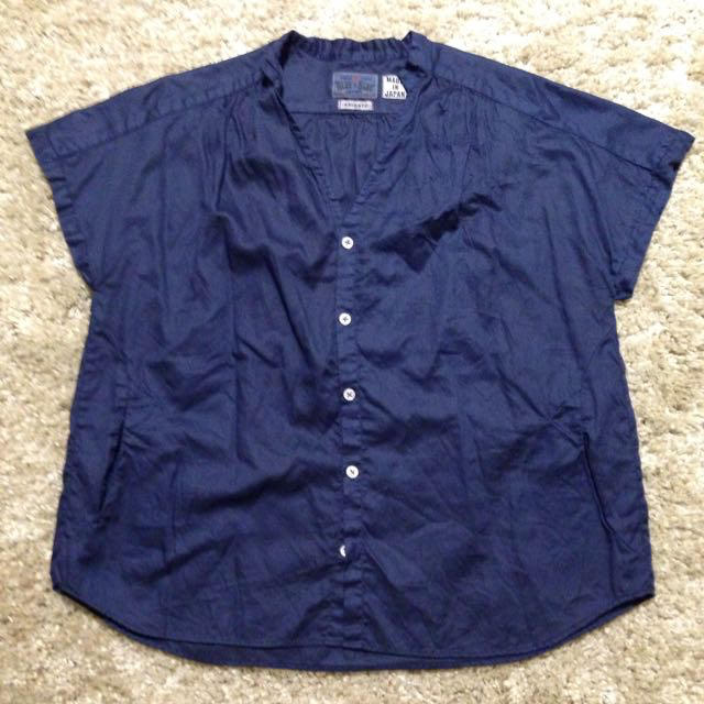 BLUE BLUE(ブルーブルー)のBLUE BLUE シャツネイビー レディースのトップス(シャツ/ブラウス(半袖/袖なし))の商品写真