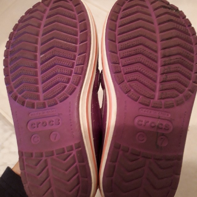 crocs(クロックス)のうさはなさん専用‼️クロックス　キティーコラボ✨ キッズ/ベビー/マタニティのキッズ靴/シューズ(15cm~)(サンダル)の商品写真