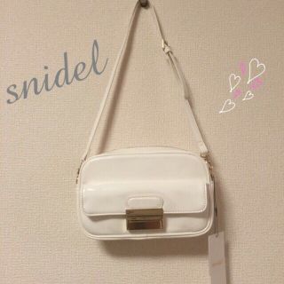 スナイデル(SNIDEL)のsnidel♡エナメルポシェット(ショルダーバッグ)