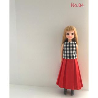 No.84 リカちゃん サイズ 服 トップス2点と赤プリーツスカート(その他)