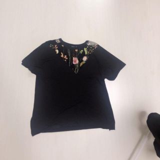 ベルシュカ(Bershka)のベルシュカ ボタニカル 刺繍ティーシャツ(Tシャツ(半袖/袖なし))