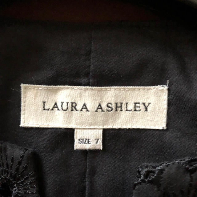 LAURA ASHLEY(ローラアシュレイ)のローラアシュレイ⭐️レースのジャケット レディースのジャケット/アウター(ノーカラージャケット)の商品写真