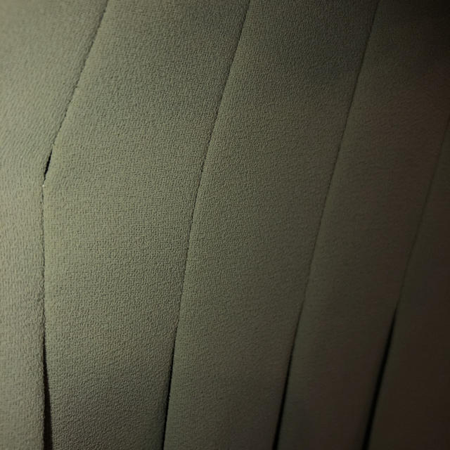FRAY I.D(フレイアイディー)のセルフォード  バックサテンタックプリーツワンピース レディースのワンピース(ひざ丈ワンピース)の商品写真
