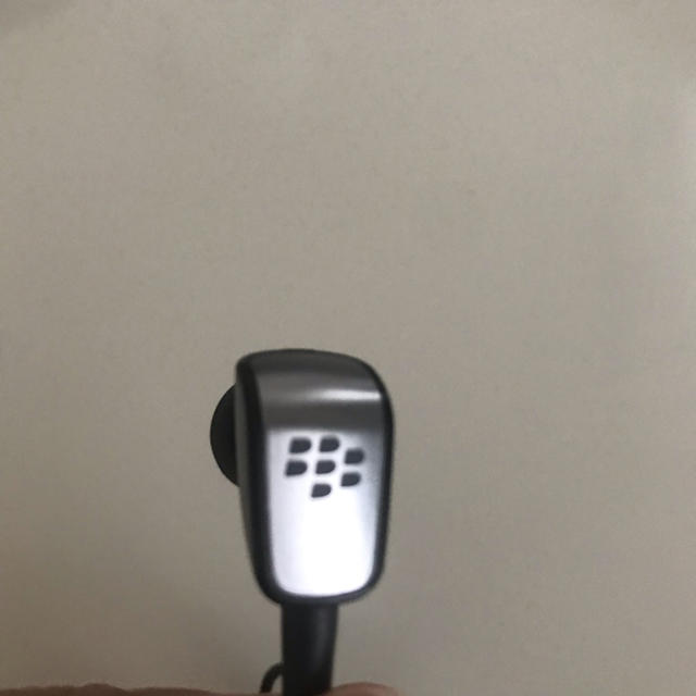 BlackBerry ブラックベリー イヤフォン スマホ/家電/カメラのオーディオ機器(ヘッドフォン/イヤフォン)の商品写真