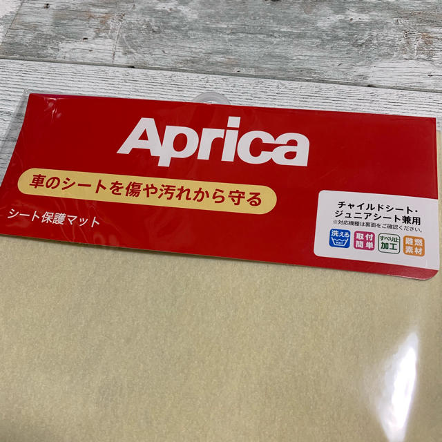 Aprica＊シート保護マット＊新品未使用 キッズ/ベビー/マタニティの外出/移動用品(自動車用チャイルドシートカバー)の商品写真