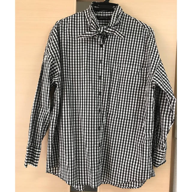 ZARA(ザラ)のZARA ギンガムチェック ボウタイ リボン シャツ 長袖 黒×白 レディースのトップス(シャツ/ブラウス(長袖/七分))の商品写真