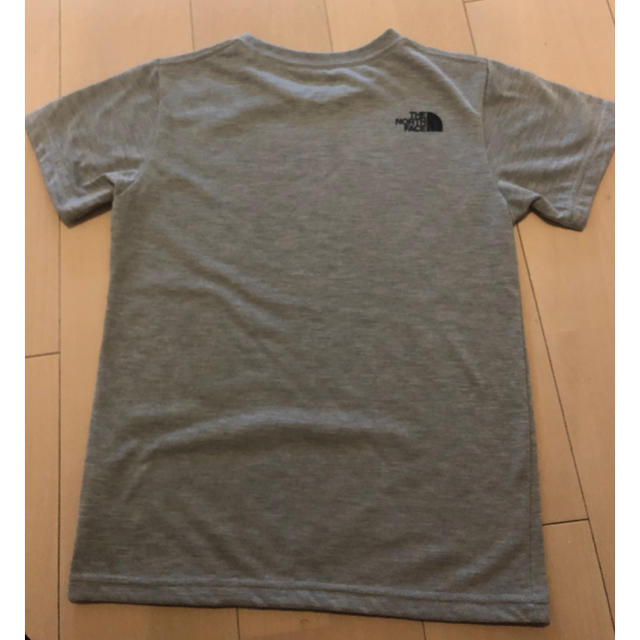 THE NORTH FACE(ザノースフェイス)のNORTHFACE   Tシャツ  140グレー キッズ/ベビー/マタニティのキッズ服男の子用(90cm~)(ジャケット/上着)の商品写真