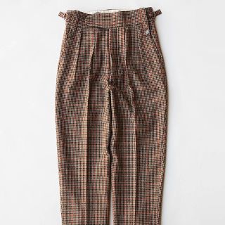 コモリ(COMOLI)のNEAT "Wool Gun Club Check Beltless" (スラックス)