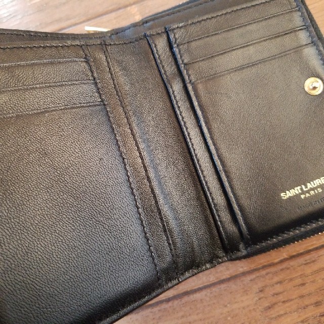 Yves Saint Laurent Beaute(イヴサンローランボーテ)のYves Saint Laurent リップ柄 短財布 レディースのファッション小物(財布)の商品写真
