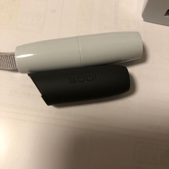 IQOS(アイコス)のiQOS3❤おまけ付きの充電器など4点セット！ スマホ/家電/カメラのスマートフォン/携帯電話(バッテリー/充電器)の商品写真