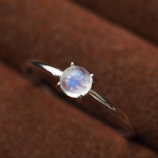 宝石質インド産レインボームーンストーン（ホワイトラブラドライト)のリング ete(リング(指輪))