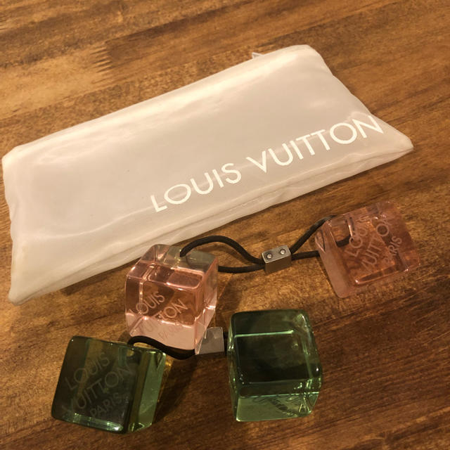 LOUIS VUITTON(ルイヴィトン)のルイ・ヴィトン ヘアキューブ   2個セット 再再値下げ！！！ レディースのヘアアクセサリー(ヘアゴム/シュシュ)の商品写真