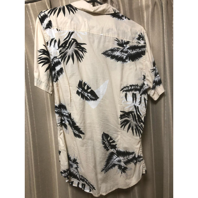 GUESS(ゲス)のGUESS シャツ xs メンズのトップス(Tシャツ/カットソー(半袖/袖なし))の商品写真