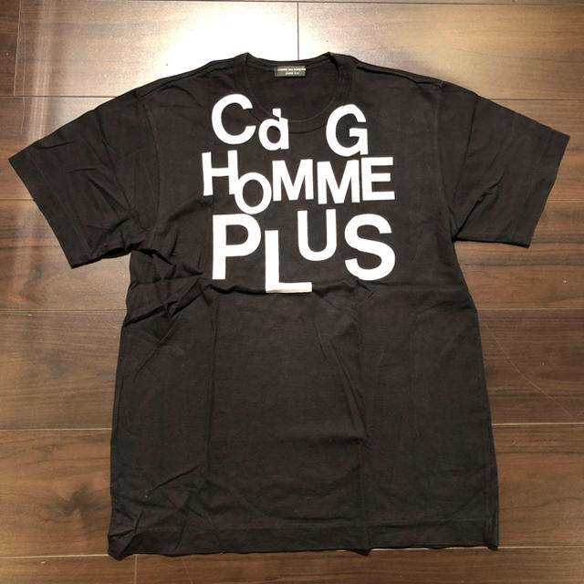 COMME des GARCONS HOMME PLUS(コムデギャルソンオムプリュス)のCOMME des GARCONS HOMME PLUS ロゴ Tシャツ  メンズのトップス(Tシャツ/カットソー(半袖/袖なし))の商品写真