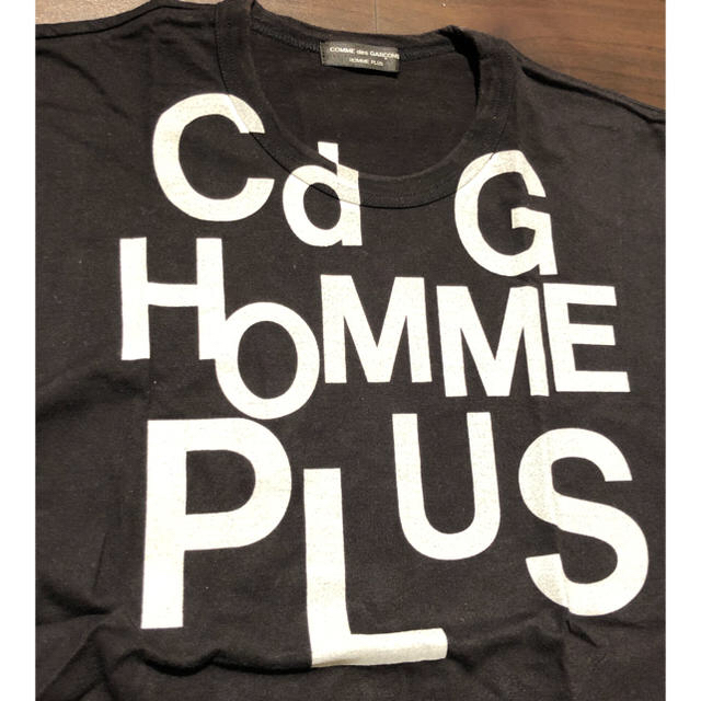 COMME des GARCONS HOMME PLUS(コムデギャルソンオムプリュス)のCOMME des GARCONS HOMME PLUS ロゴ Tシャツ  メンズのトップス(Tシャツ/カットソー(半袖/袖なし))の商品写真